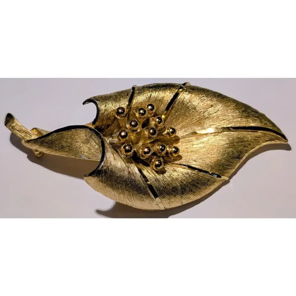 Vtg BSK Lily Brushed Gold Tone Brooch 2.75